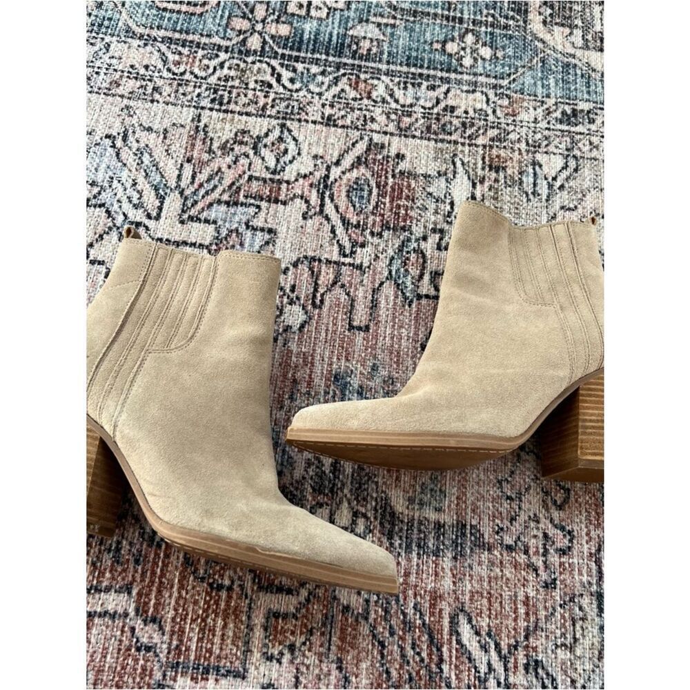 Marc Fisher Mloshay Tan Suede Western Ankle Boots 8.5 Beige Neutral Block Heel - Picture 5 of 11